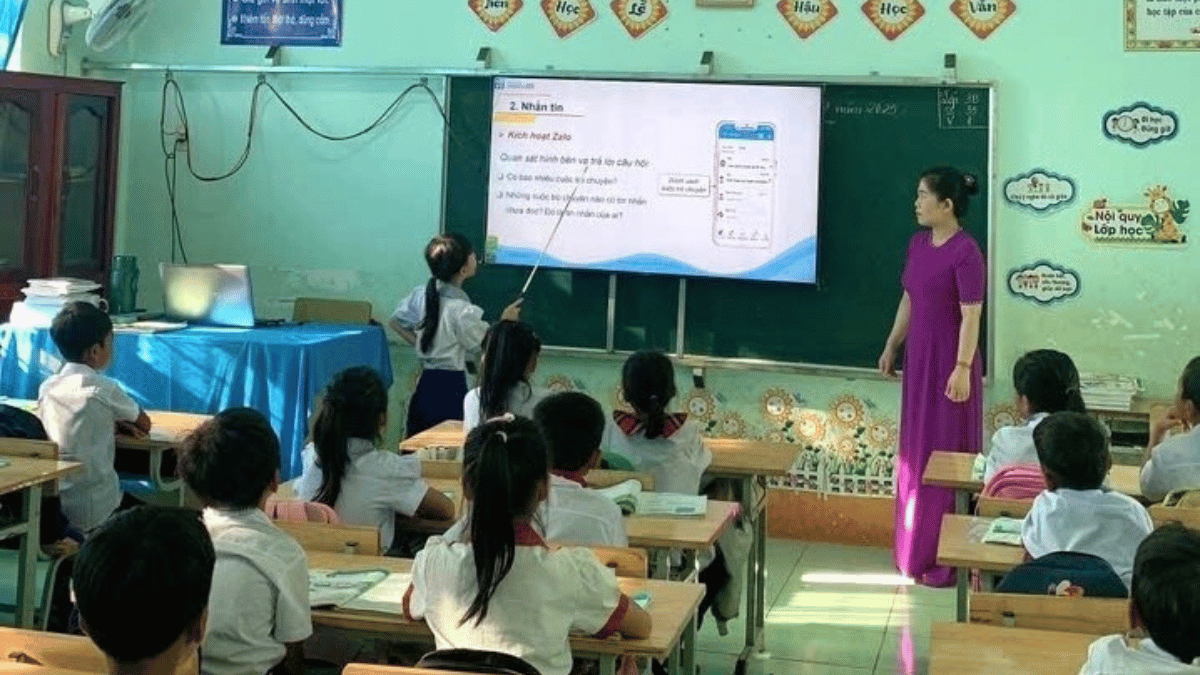 Học sinh dân tộc thiểu số học làm công dân số từ lớp 1