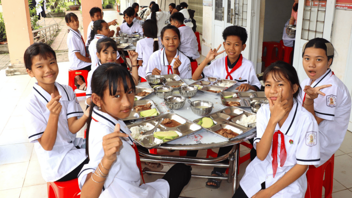 Chăm lo học sinh dân tộc bằng tình thương và trách nhiệm