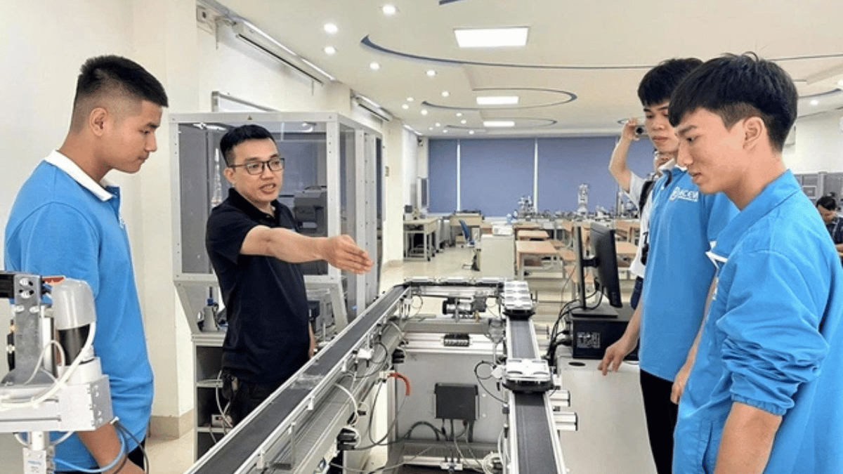 Giữ chân giảng viên nghề giỏi: Thách thức lớn