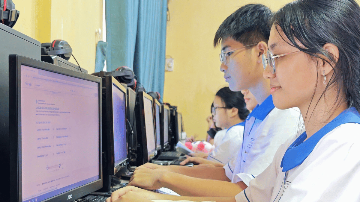 Để học sinh ‘không một mình’ trên mạng