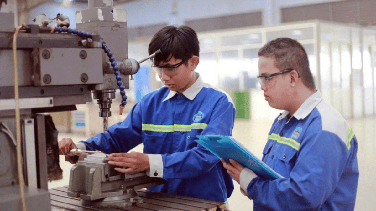 ‘Đỏ mắt’ tìm lao động tay nghề cao