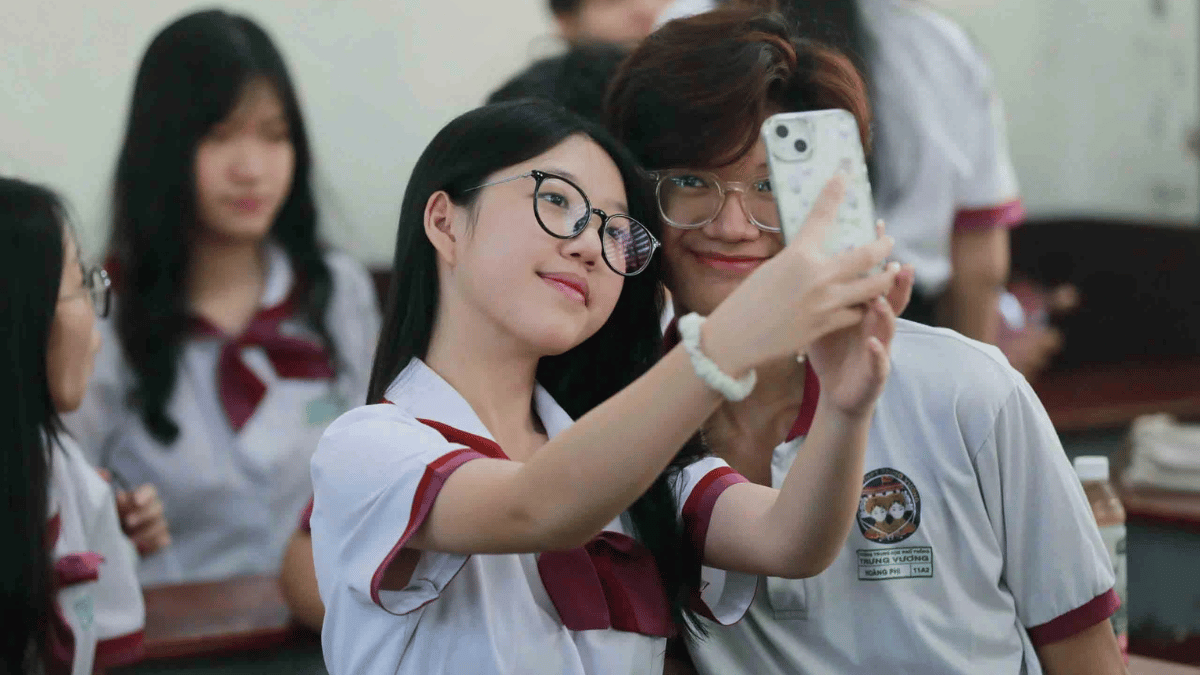 Cấm mạng xã hội có thể khiến học sinh phụ thuộc nhiều hơn vào AI?