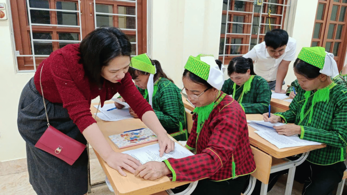 Quyết liệt xóa mù chữ: Đi từng ngõ, gõ từng nhà